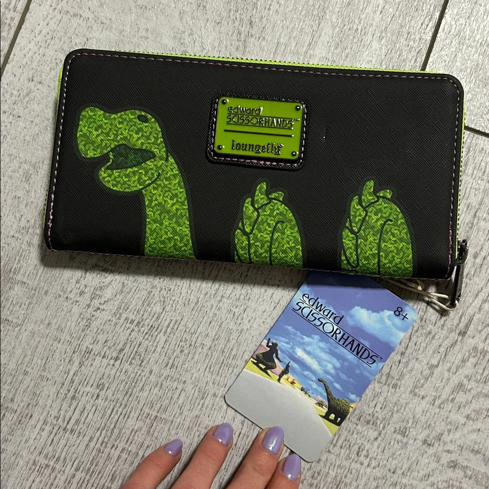 Edward scissorhands loungefly wallet - Picture 2 of 4